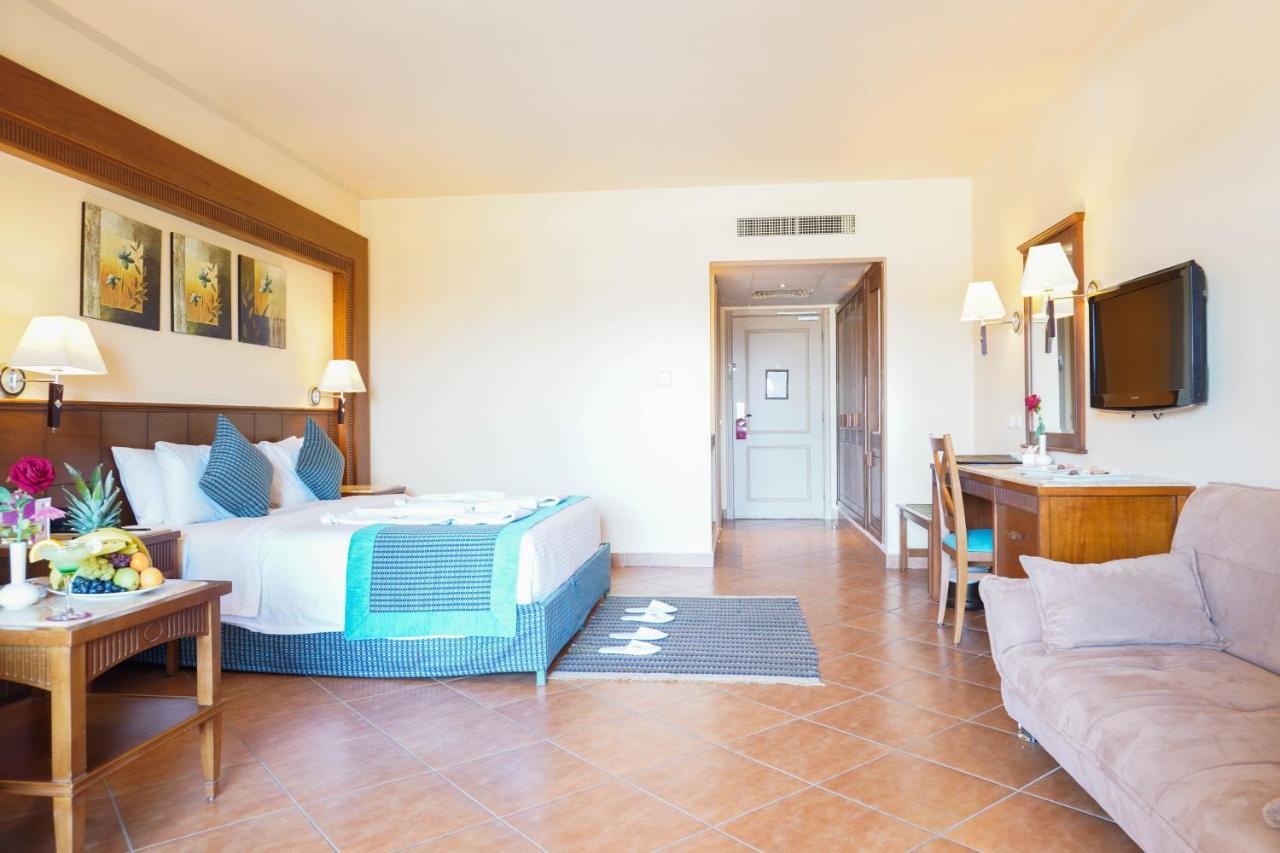 Charmillion Club Aquapark Hotel Шарм ел-Шейх Екстериор снимка A room at the Hilton Sharm El Sheikh
