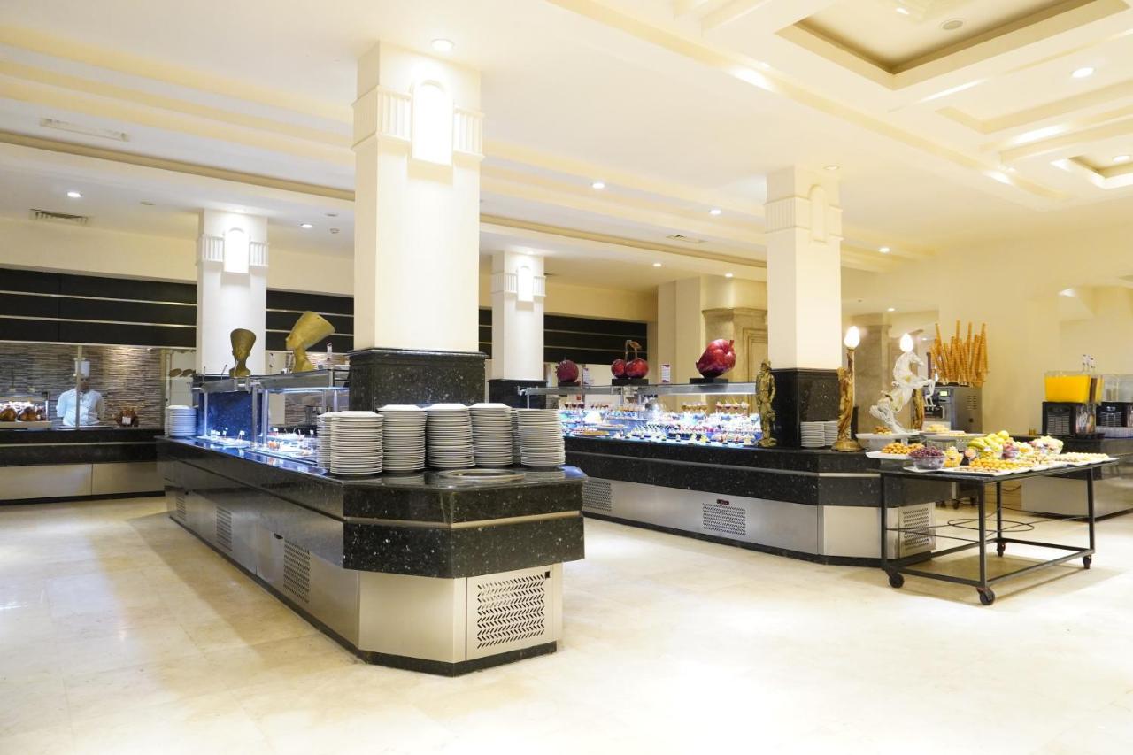 Charmillion Club Aquapark Hotel Шарм ел-Шейх Екстериор снимка A buffet at a hotel
