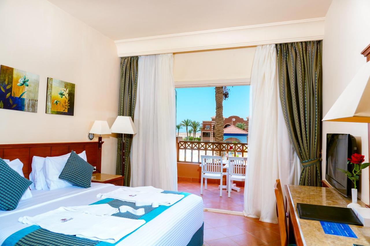 Charmillion Club Aquapark Hotel Шарм ел-Шейх Стая снимка A room at the hotel