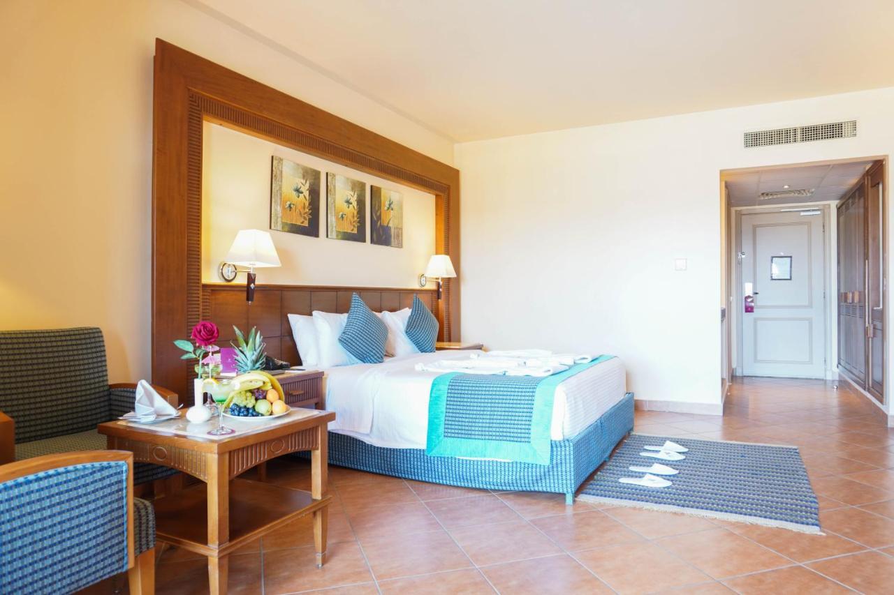 Charmillion Club Aquapark Hotel Шарм ел-Шейх Стая снимка A room at the Hilton Sharm El Sheikh