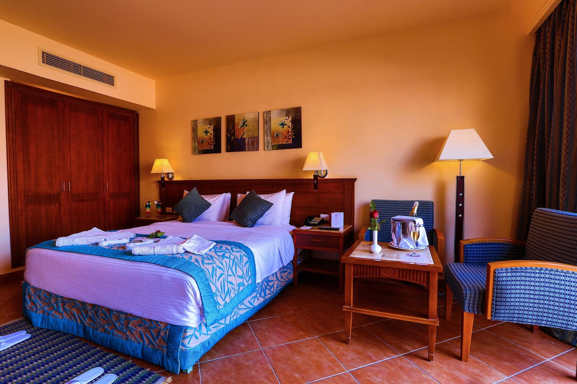 Charmillion Club Aquapark Hotel Шарм ел-Шейх Екстериор снимка A room at the Hilton Sharm El Sheikh