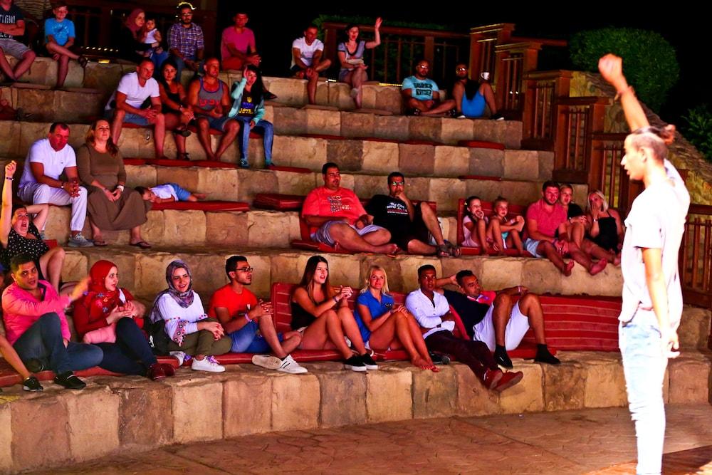 Charmillion Club Aquapark Hotel Шарм ел-Шейх Екстериор снимка Audience at the Sun City resort