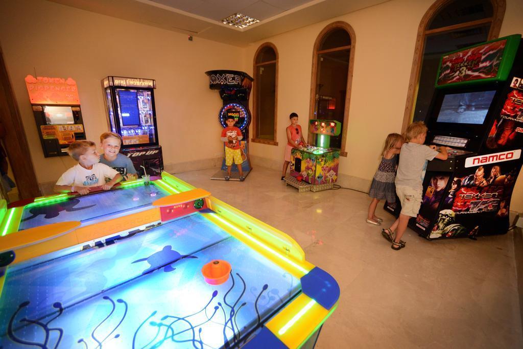 Charmillion Club Aquapark Hotel Шарм ел-Шейх Екстериор снимка Air hockey table