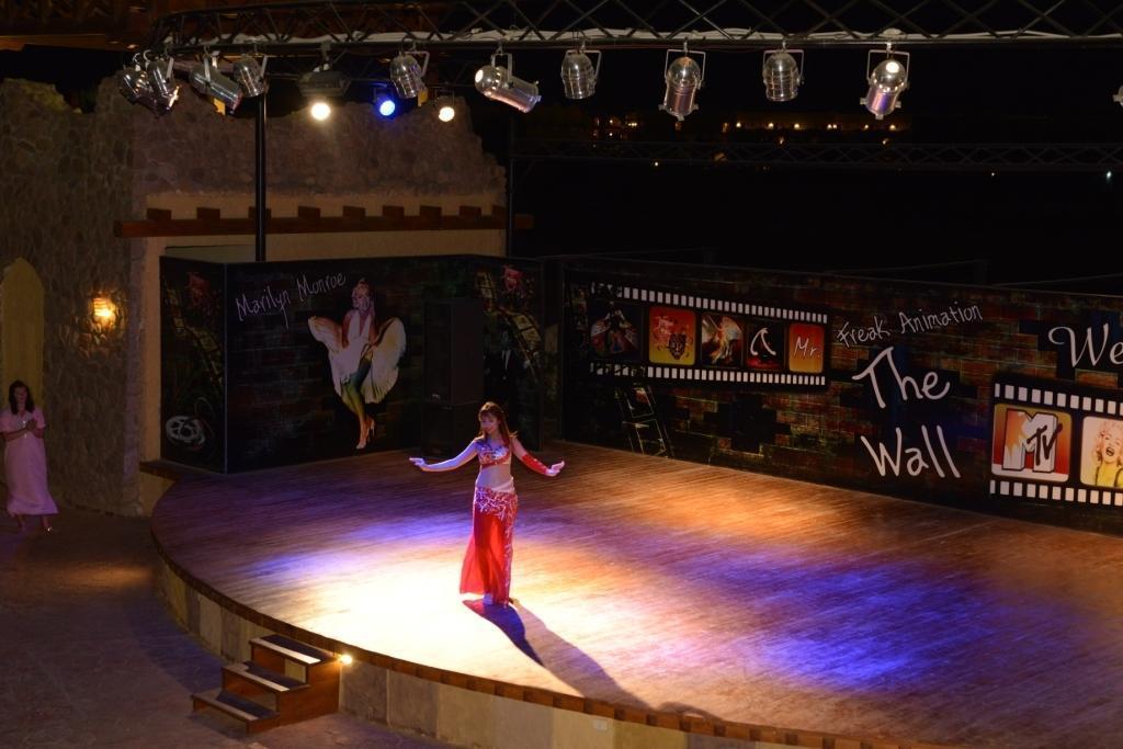 Charmillion Club Aquapark Hotel Шарм ел-Шейх Екстериор снимка The Wall performance