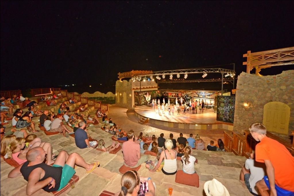 Charmillion Club Aquapark Hotel Шарм ел-Шейх Екстериор снимка The amphitheater at the resort