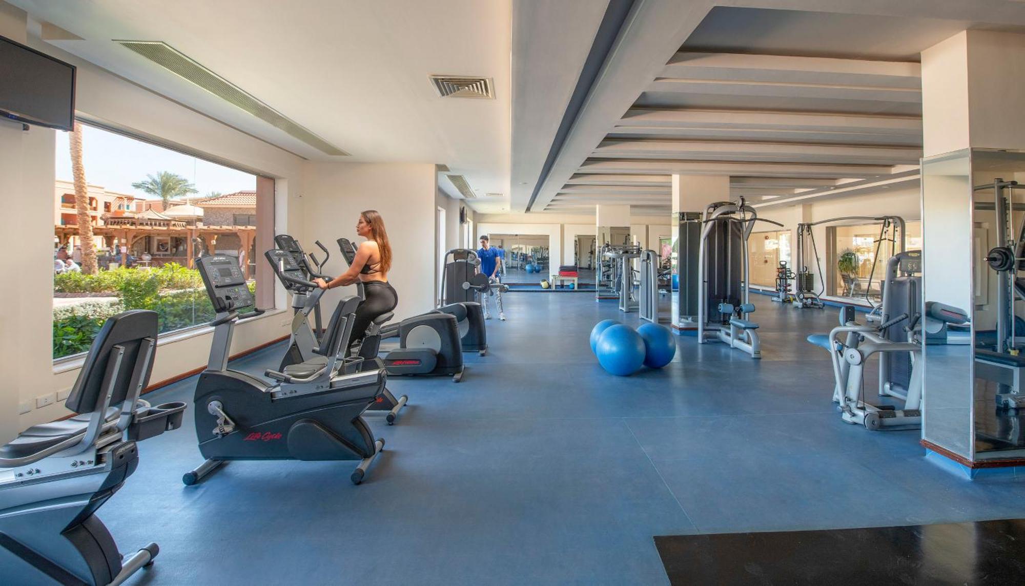 Charmillion Club Aquapark Hotel Шарм ел-Шейх Екстериор снимка The gym at the hotel