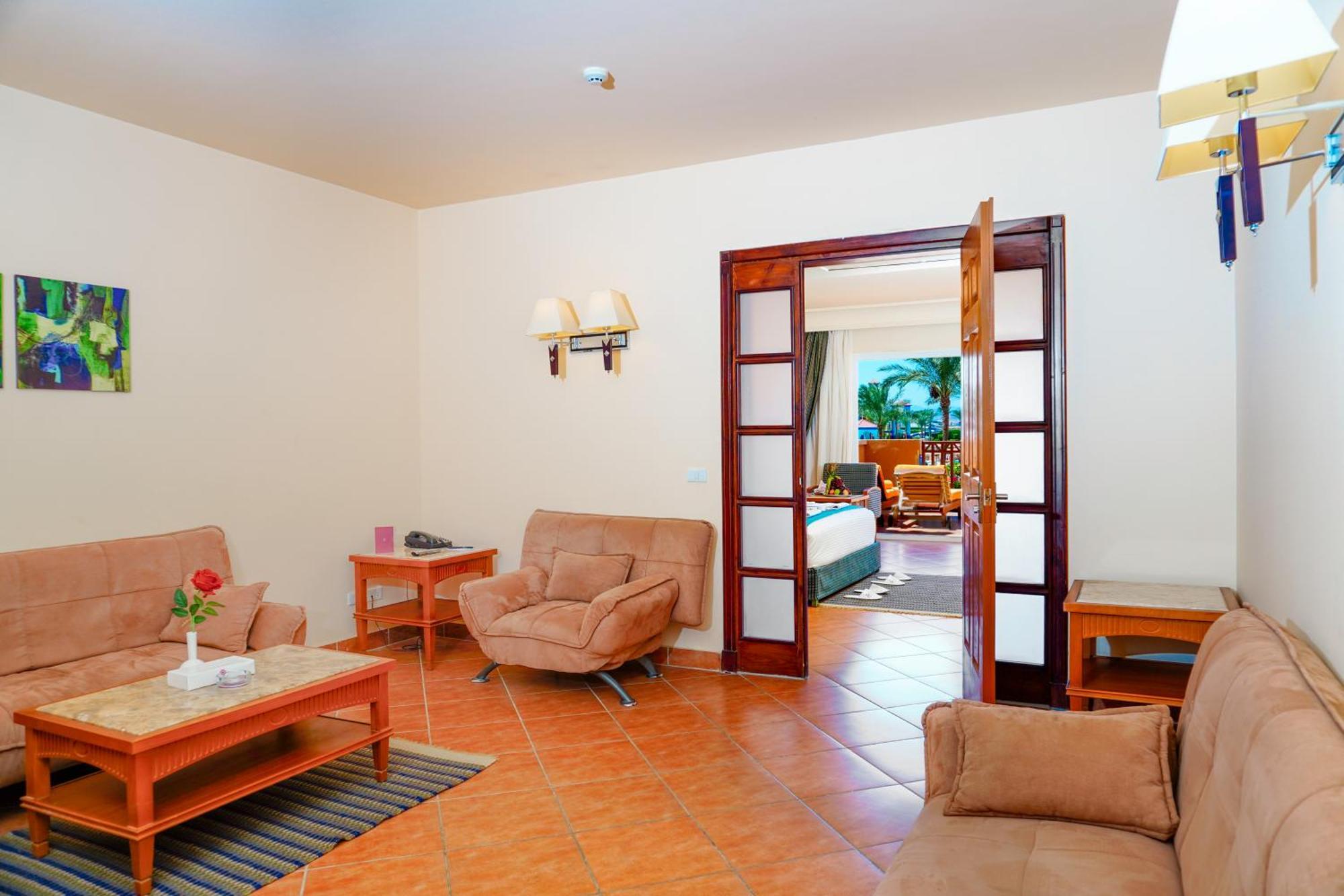 Charmillion Club Aquapark Hotel Шарм ел-Шейх Стая снимка A suite at the hotel